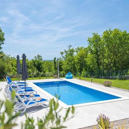 Dom wakacyjny House *